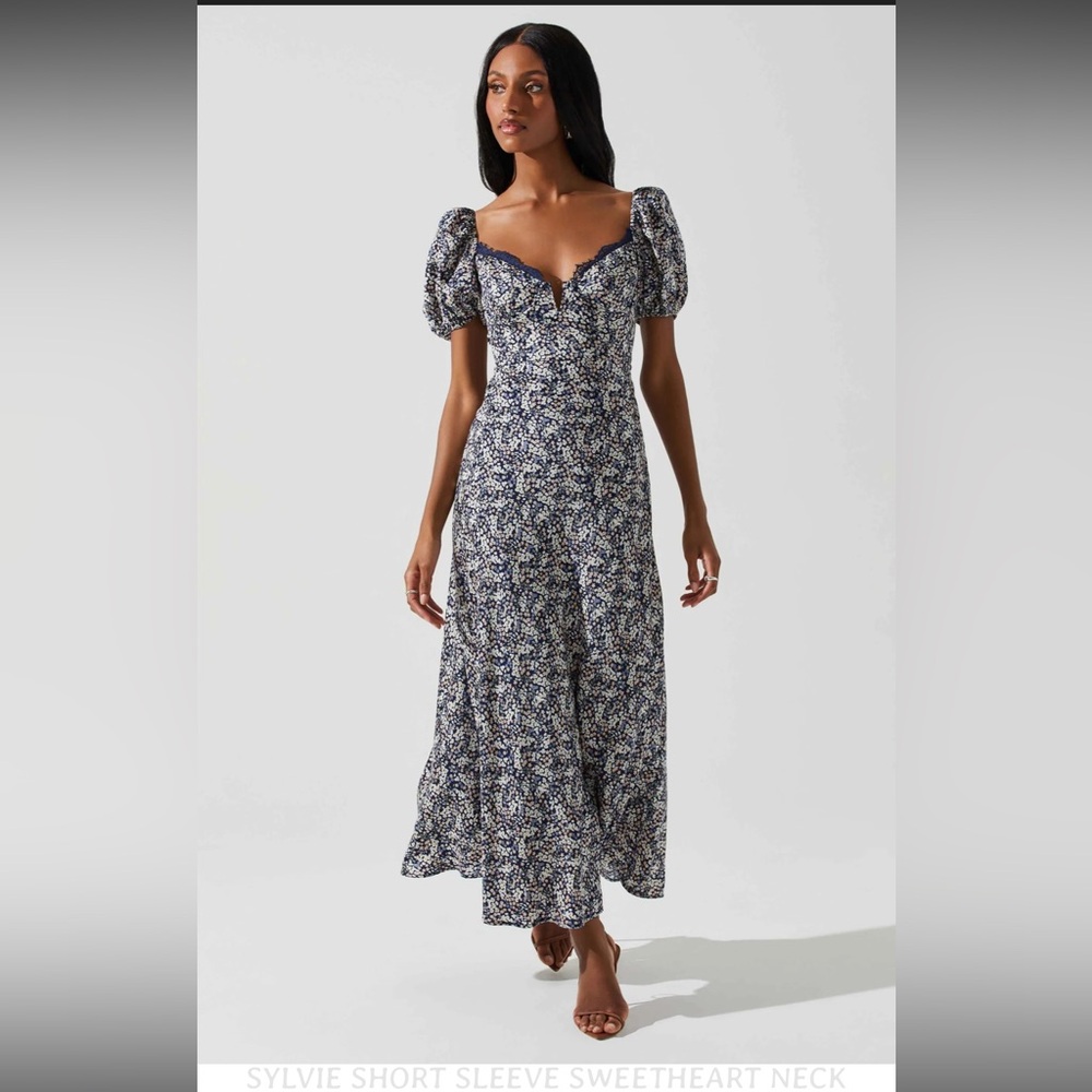 Sylvie Dress in Navy Ditsy
ASTR THE LABEL